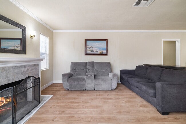 Photo - 11050 Keswick St