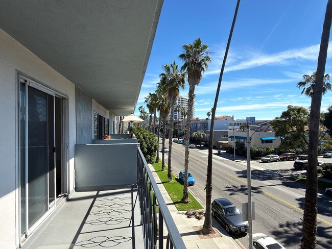 Photo - **1139 E Ocean Blvd #301 Long Beach** Upstairs 1 bedroom 1 bath !!2 weeks free OAC!! Unit 301