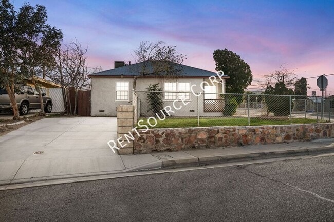 Building Photo - 1040 Flora St