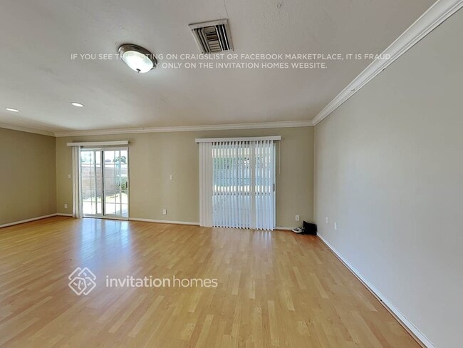 Photo - 7943 Lasaine Ave