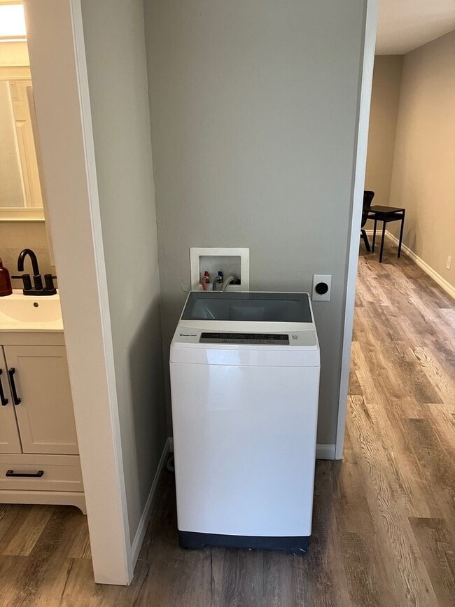 Photo - PICTURE PERFECT ONE BEDROOM , ONE BATH CONDO. GREAT MV LOCATION