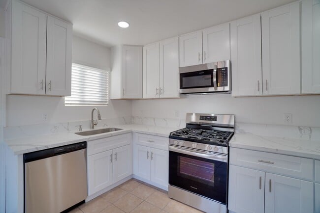 Photo - Coleen Ct - Gorgeous, Newly Remodeled 4 Be... Unit 1022