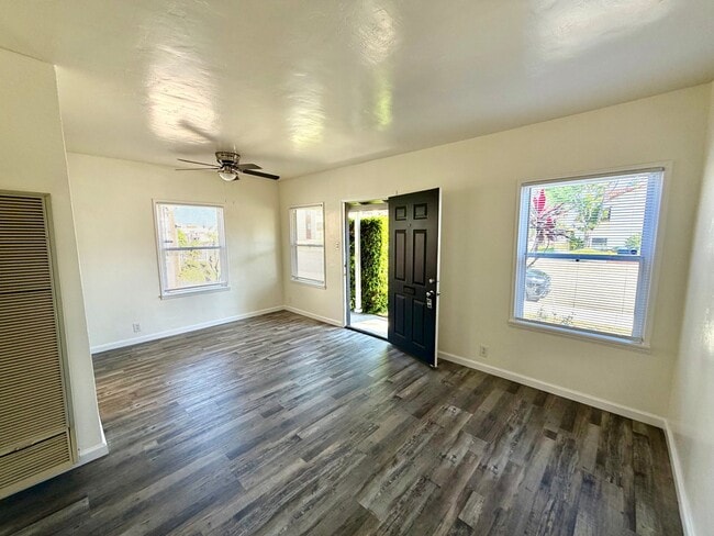 Photo - 2105 W Carson St