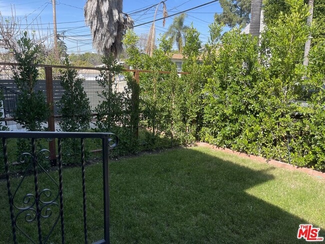 Photo - 1448 Calumet Ave