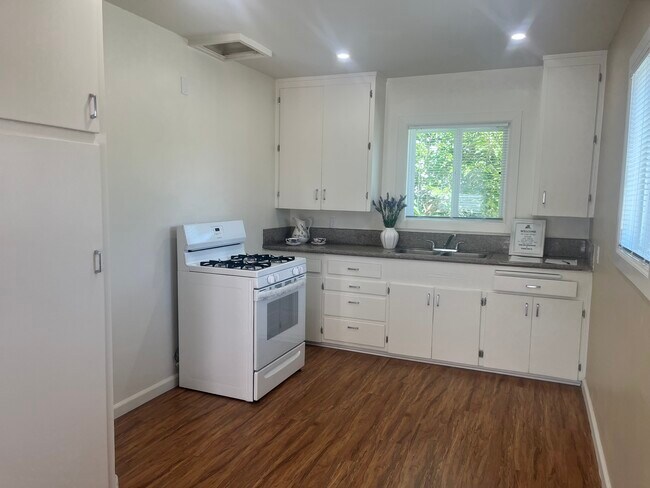 Photo - 14121 Sylvan St Apartment Unit 1/2