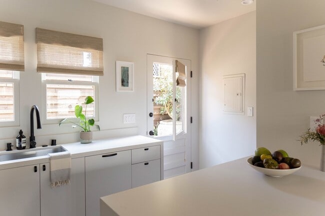 Photo - 1 Bed / 1 Bath Bungalow - 2 Blocks from the beach in Santa Monica Unit 231 Beach St.