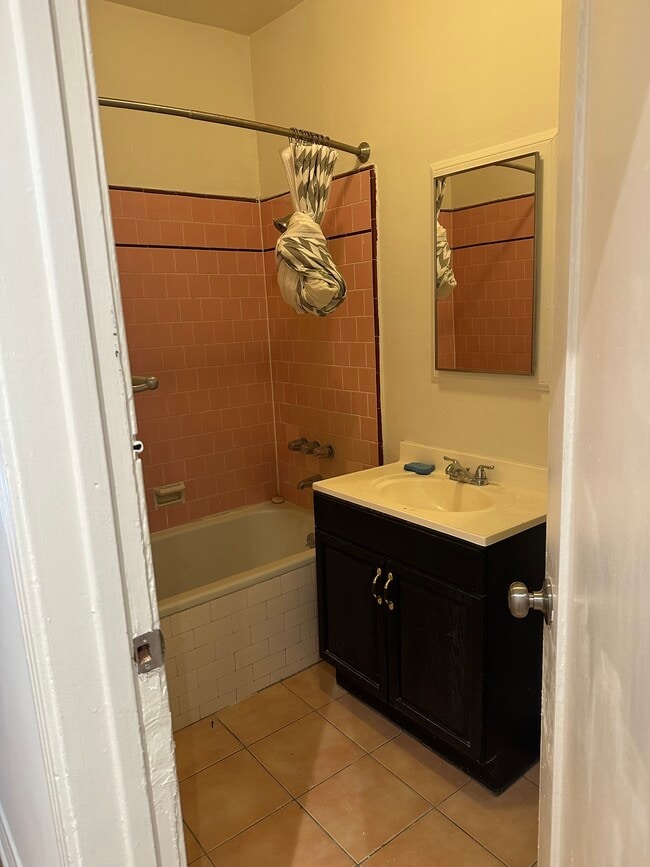 Photo - 414 1/2 N Orange Grove Ave Unit 1/2