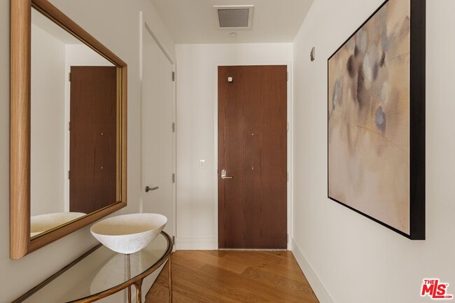 Photo - 211 Elm Ct Unit 13E