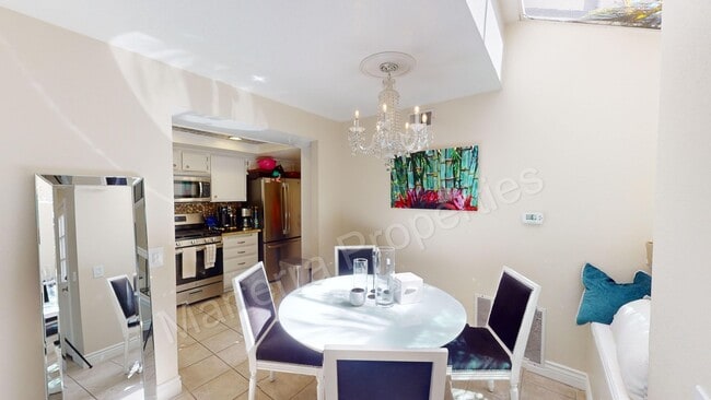 Photo - Beautiful 2 bed/2.5 bath Townhome in Costa Mesa