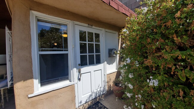 Front Entry - 2115 Duane St Apartments Unit 0