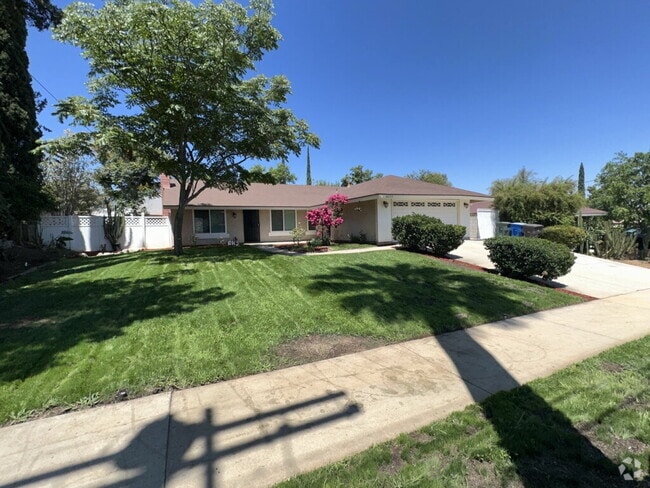 Building Photo - 4653 Kansas Ave Rental