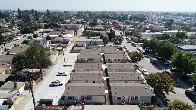 Building Photo - Remodeled Modern 3 Bed/2 Bath National City Unit 1843