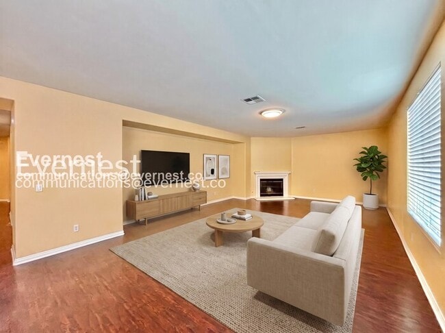 Photo - 5 Bed/3.5 Bath Home with Garage / Vouchers Accepted / Available Now!