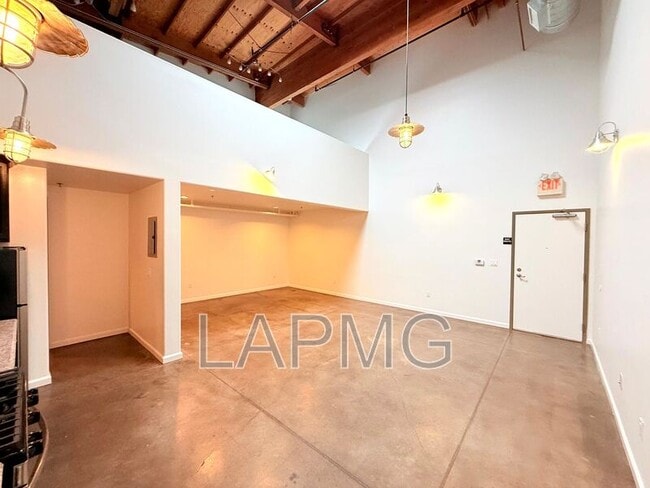 Photo - 1734 N Main St