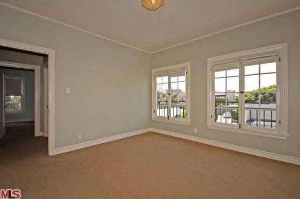 Photo - Hancock Park Duplex Upper Unit!