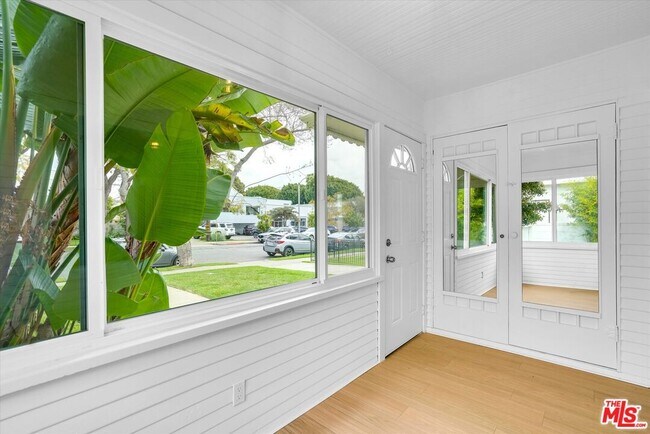 Photo - 1542 Harvard St Unit A