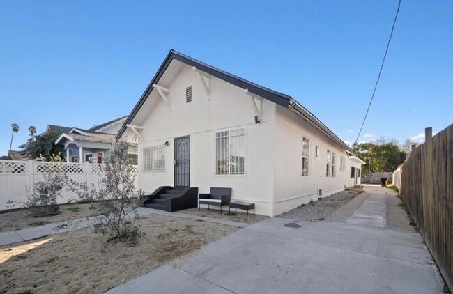 Building Photo - 730 E 48th St Unit #730