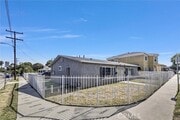 Photo - 1401 E 118th St Townhome