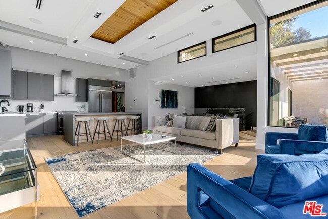 Photo - 2515 Thames St