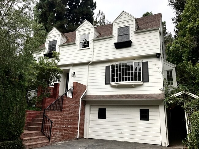 Photo - 3915 Benedict Canyon Dr