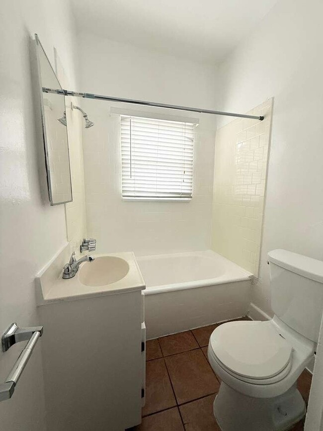 Photo - 849 S Kenmore Ave Unit 38