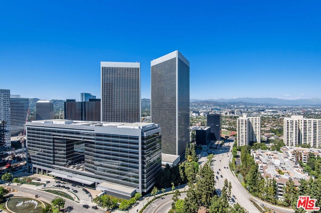 Building Photo - 1 W Century Dr Unit 24D