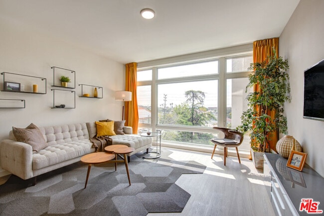 Photo - 515 W Broadway Unit 534