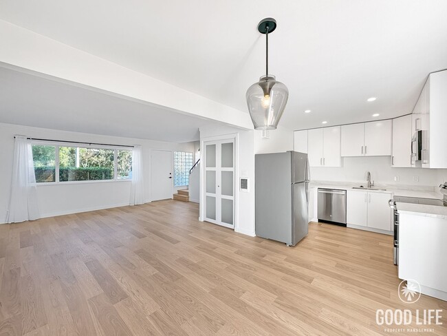 Photo - Modern Coastal Living in Solana Beach