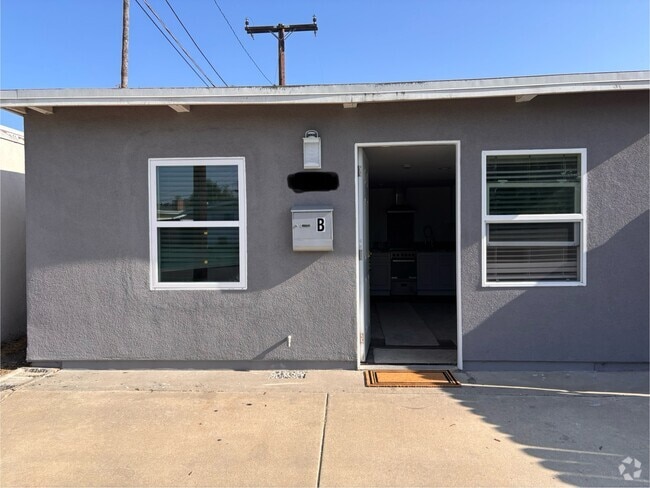 Building Photo - 902 S Agate St Unit B Rental