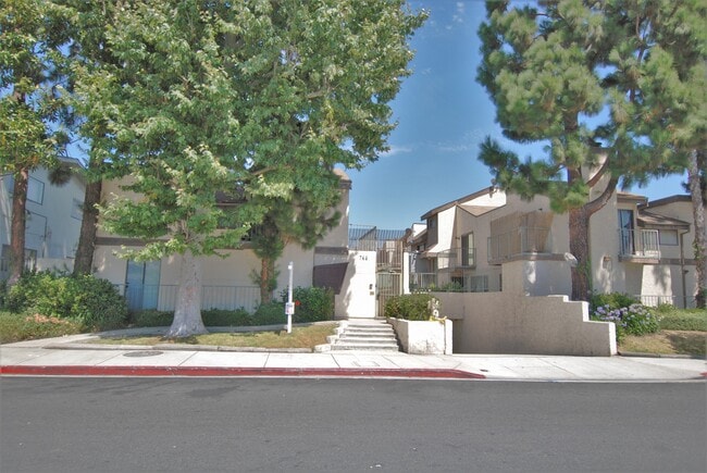 Photo - 746 N Eucalyptus Ave Condo