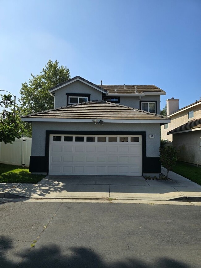 Beautiful Home in Corona for Lease - Beautiful Home in Corona for Lease