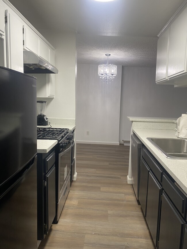 Photo - Swan Court Apartments