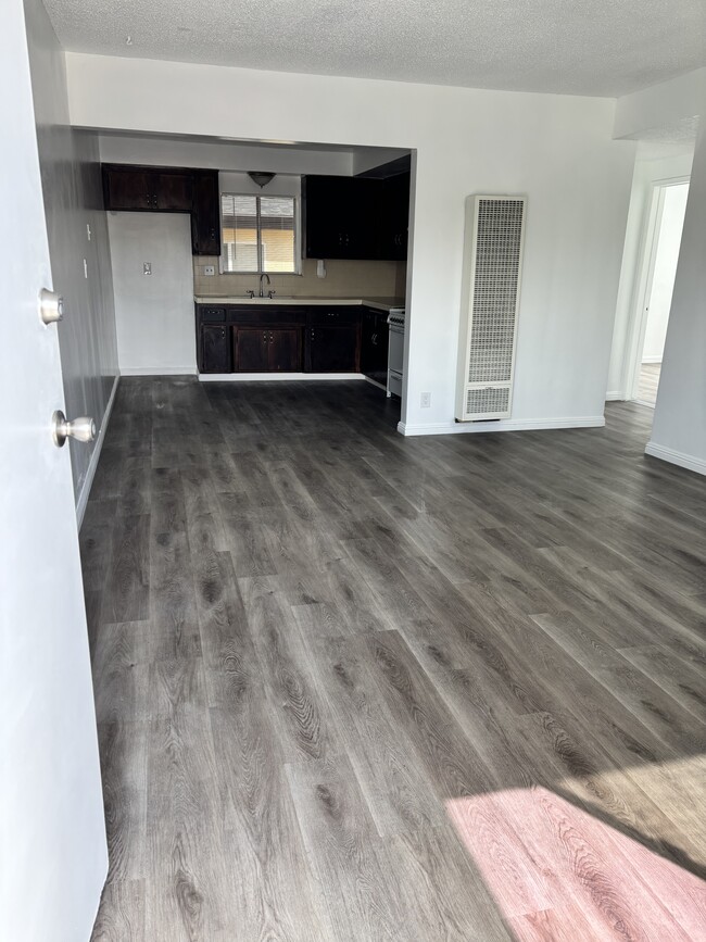 Photo - 1443 W 81st St Unit 3
