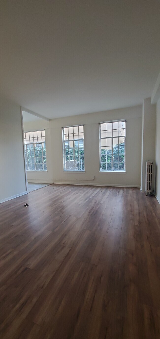 Photo - 840 S Serrano Ave