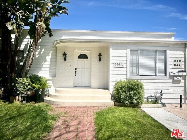 Building Photo - 364 N San Vicente Blvd Unit B Rental