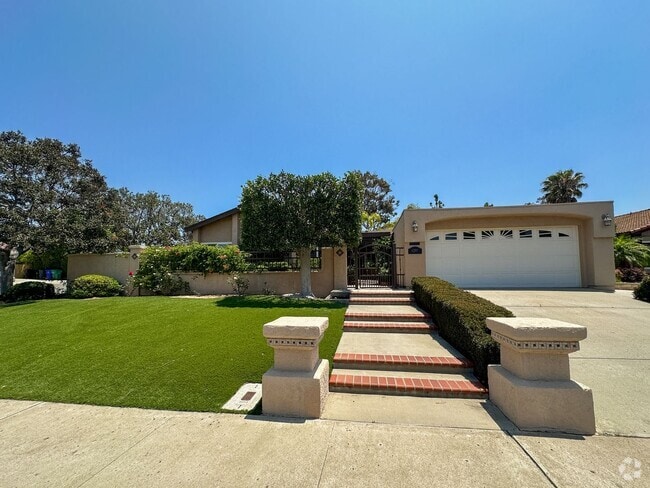 Building Photo - Stylish 4 Bedroom, 2 Bath Single-Story wit... Rental