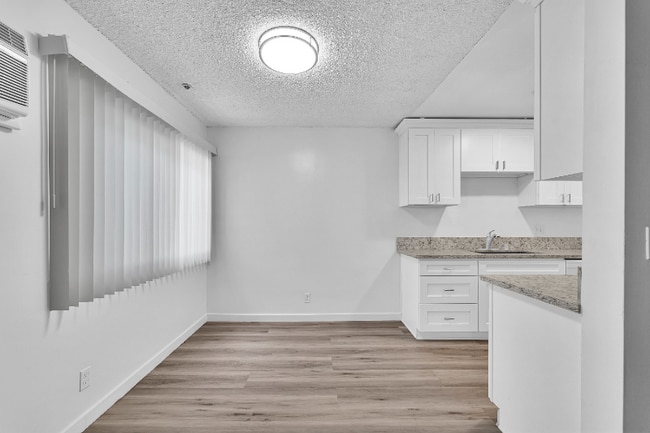 Photo - 1009 N Edinburgh Ave Unit 3