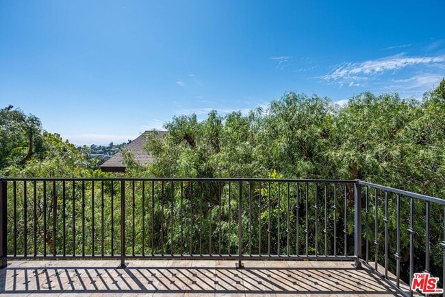 Photo - 1915 Apex Ave