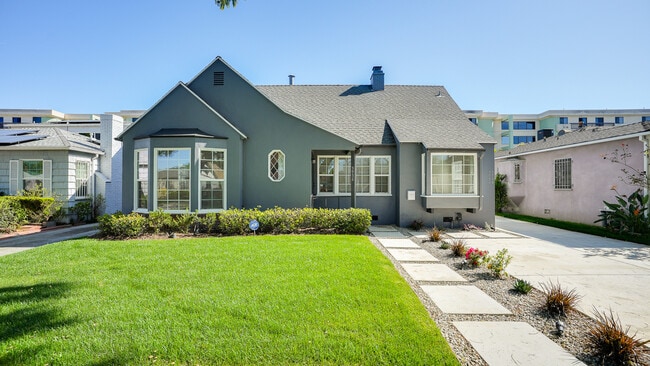 Building Photo - 3936 S Victoria Ave