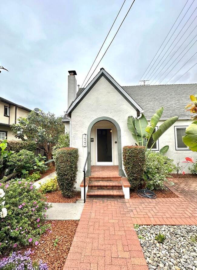 Building Photo - Juana Maria Unit 133 Juana Maria Ave. Rental