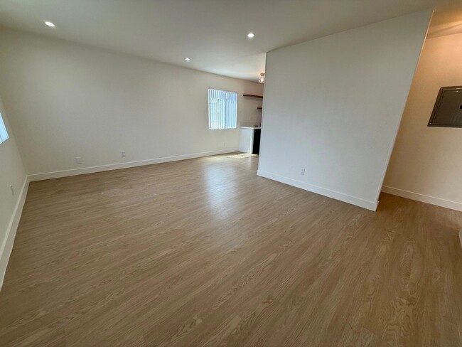 Photo - 3900 W 1st St Unit 9