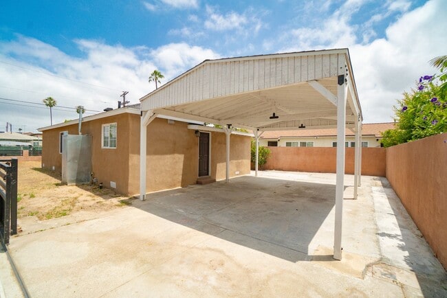 Photo - RECENTLY REMODELED, BRIGHT & AIRY 3BR2BA HOUSE ON SPACIOUS CORNER LOT W/ LARGE WRAP AROUND YARD &...