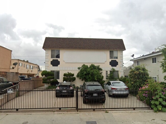 Photo - 2022 E 2nd St