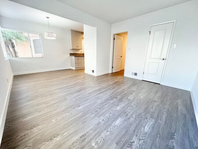 Photo - 64 63rd Pl Unit B