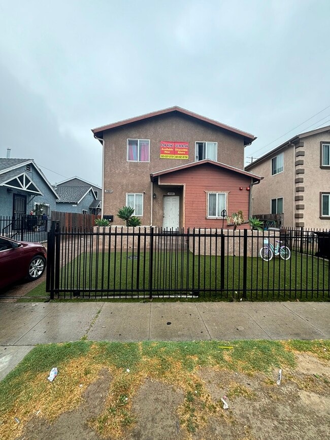 Building Photo - 755 E 76th St