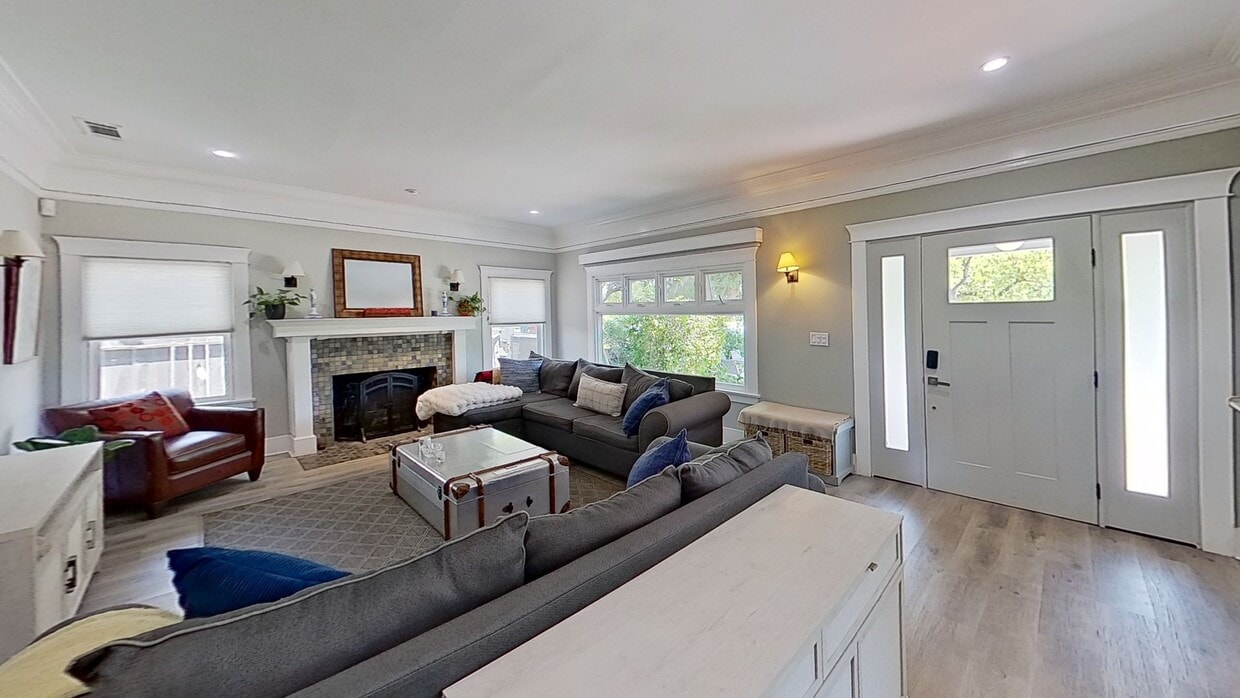 3D Tour - 937 S Tremaine Ave