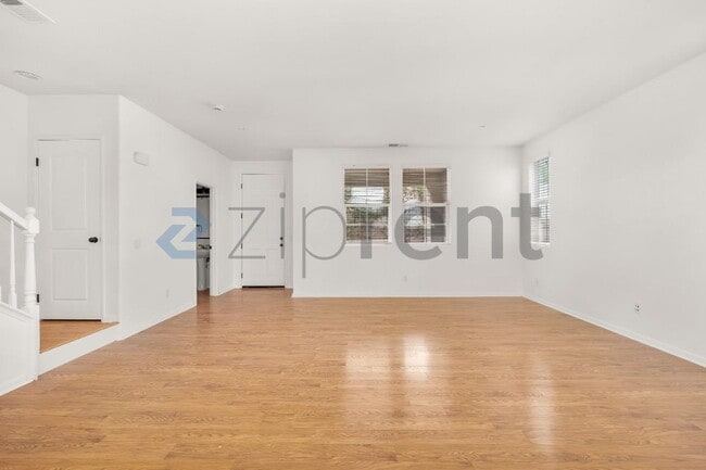 Building Photo - Unit 3