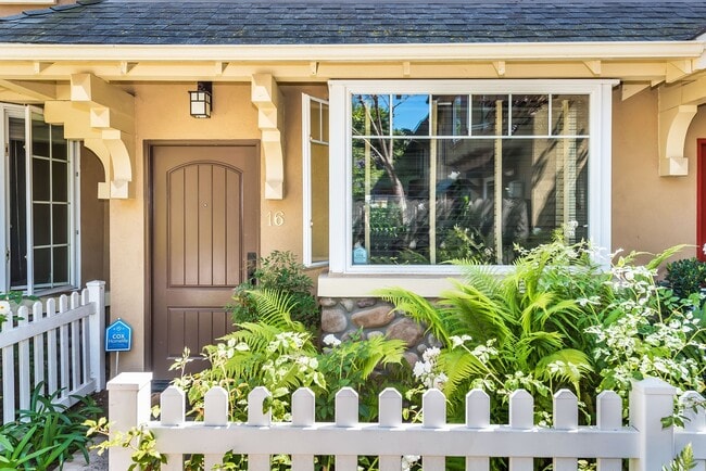 Photo - Spacious 3/2.5 Condo w/ Detached 1 Car Garage