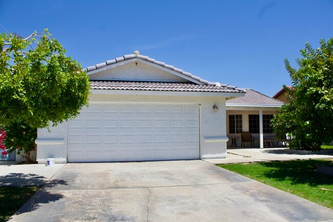 Building Photo - 30650 Avenida Del Yermo