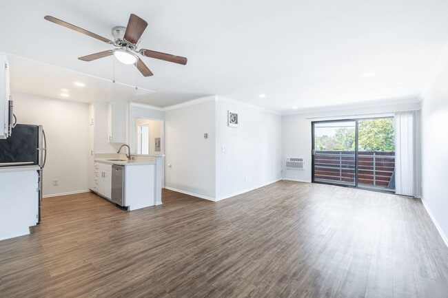 Photo - 4444 Ensign Avenue